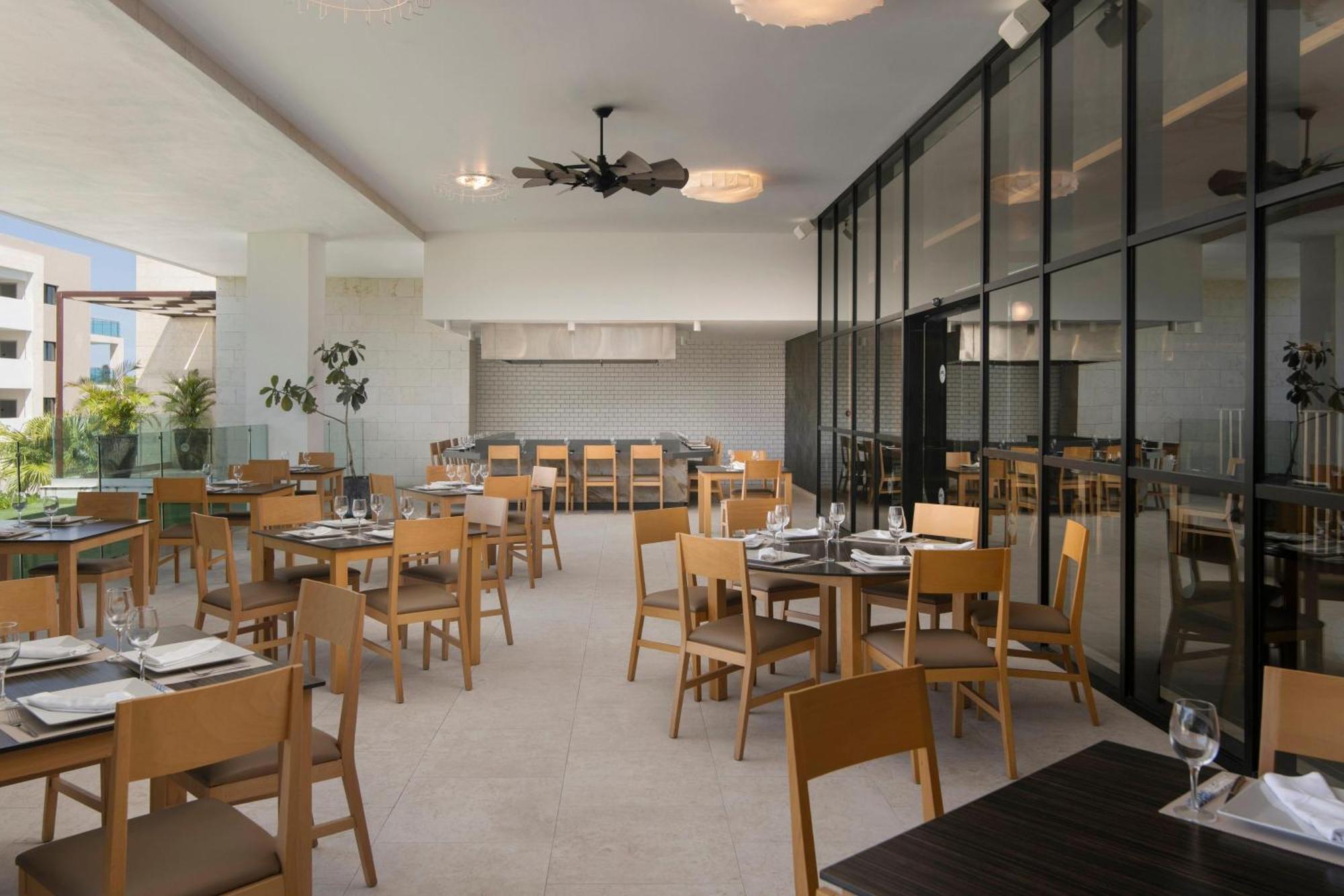 Serenade Punta Cana Beach&Spa Resort Exterior foto The restaurant