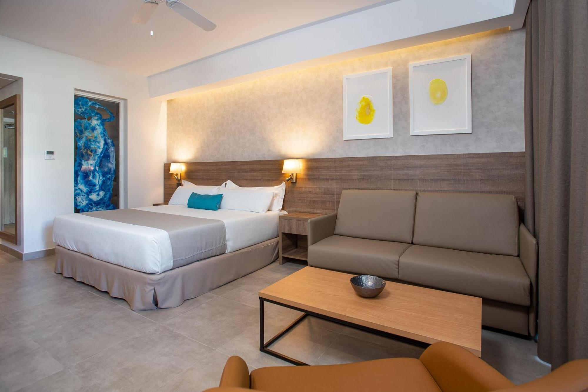 Serenade Punta Cana Beach&Spa Resort Exterior foto A room at the hotel